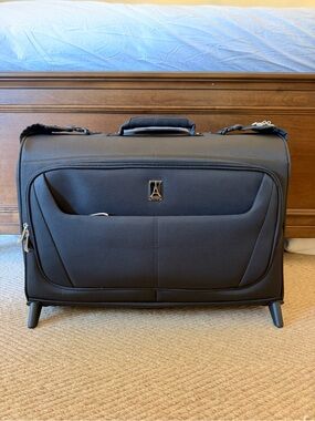 TravelPro Maxlite 5 Rolling Carry-On Garment Bag
